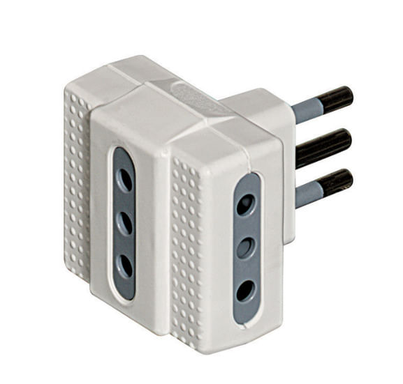 Adaptador-Triple-2P-T-10A-Blanco-Bticino.jpg