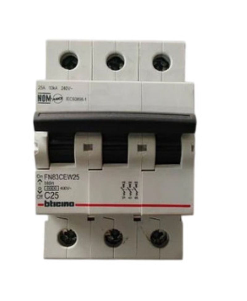 Interruptor-automatico-trifasico-3x25A-Bticino.jpg