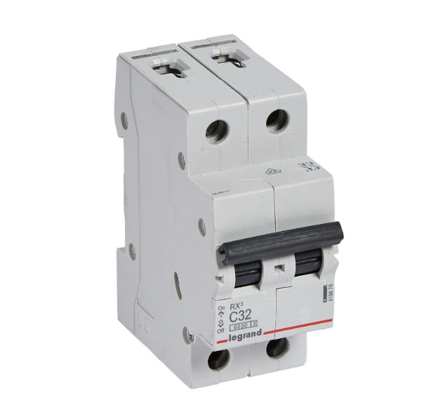Interruptor-termomagnetico-2P-curva-C-32A-LEGRAND.jpg